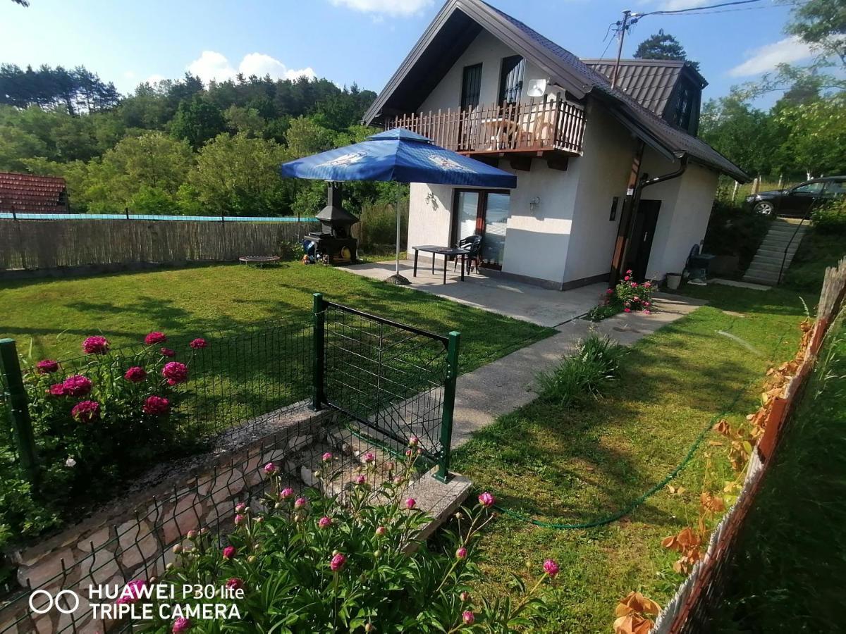 Asja Guest House Lukavac Екстер'єр фото
